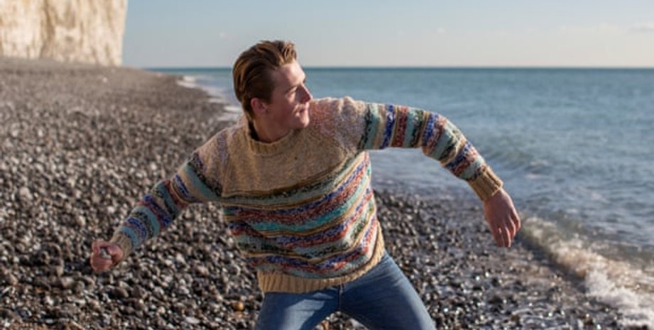 Побережье, молодой мужчина, камни