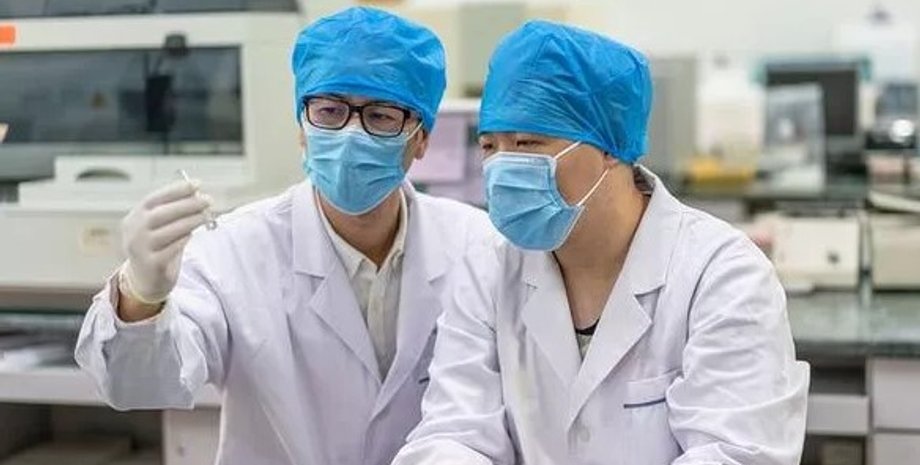 Китаец притворялся врачом, чтобы выманить у своей девушки деньги на азартные игры, накопление долгов, скандал