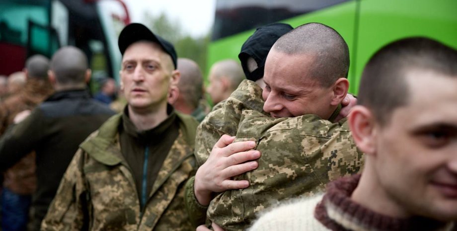 Повернення бійців з полону РФ