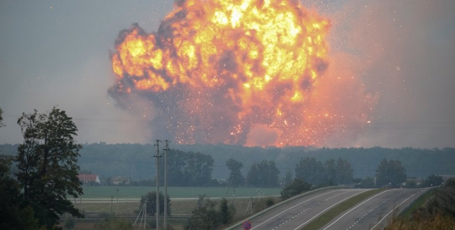 Взрывы на складах боеприпасов в Калиновке / Фото: Reuters