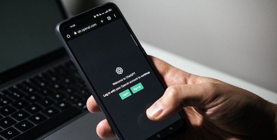 ChatGPT может превратиться в агрессивного расиста