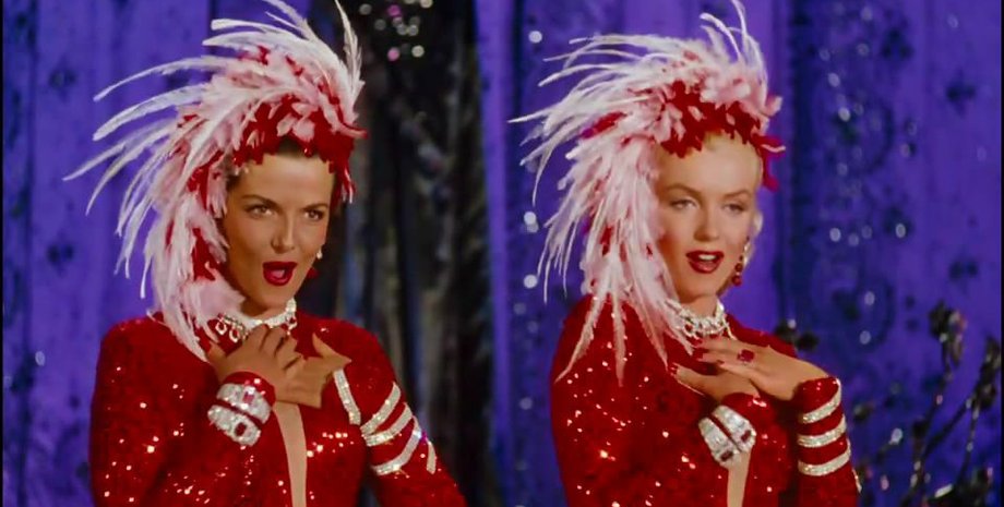 Қыз досының есегін жалағанды жақсы көреді (фото)