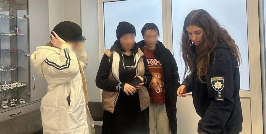 В Черкассах близнецы решили сдать экзамен обманом Черкассы, сестры, близнецы, экзамен, ПДД, полиция, правоохранители, фото