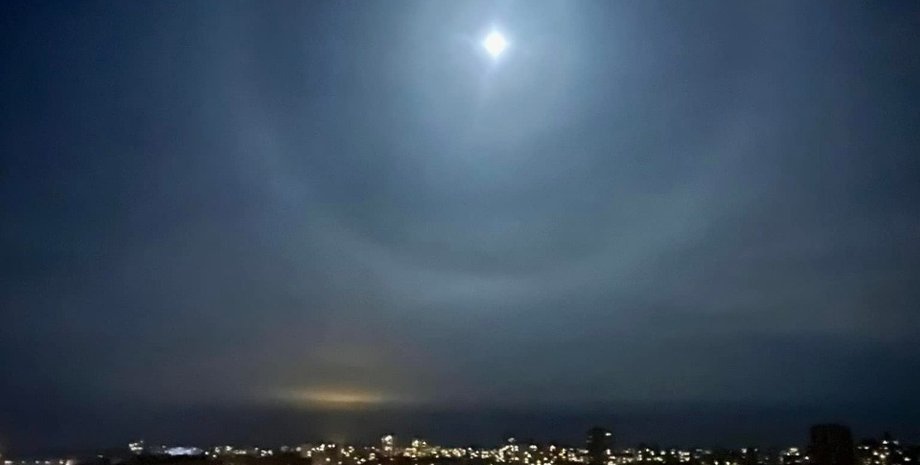 Лунное гало над Киевской областью В небе Киевщины лунное гало