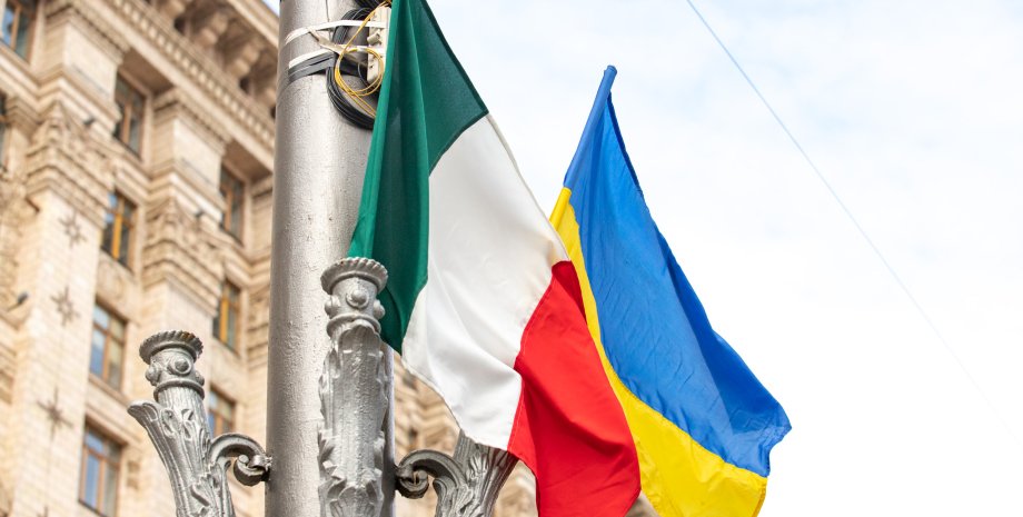 Флаги Италии и Украины, фото