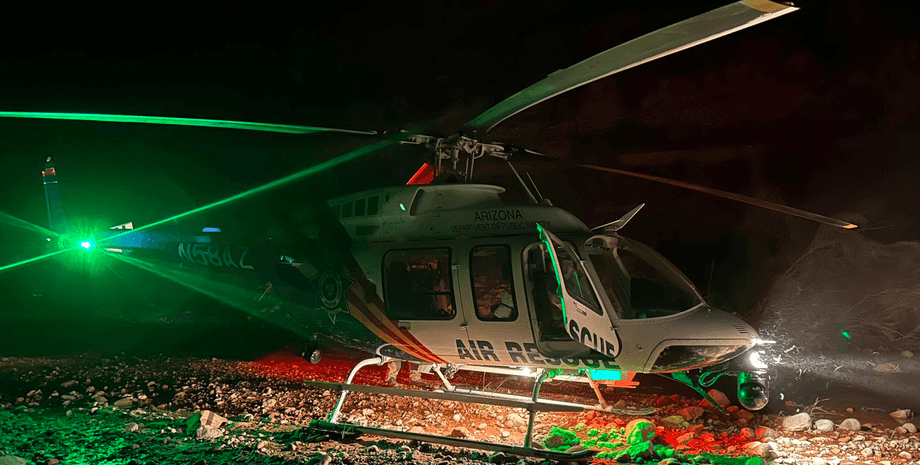 Спасательный вертолет, вертолет, спасатели, Гранд-Каньон, скалы, ручей, бросили туриста, спасательная операция, подал сигнал