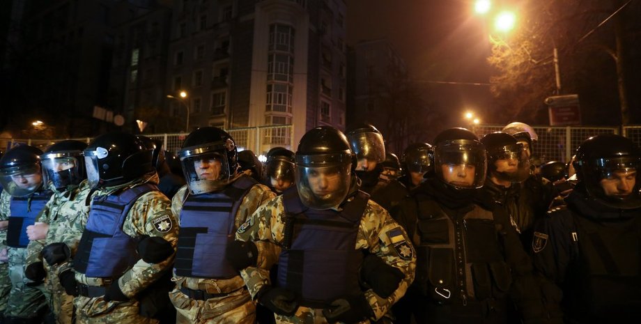 Митинг возле АП / Фото: УНИАН