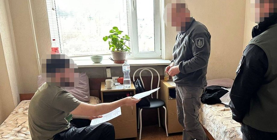 Teilen: Das State Bureau of Investigation meldete den Verdacht dem Kommandeur ei...