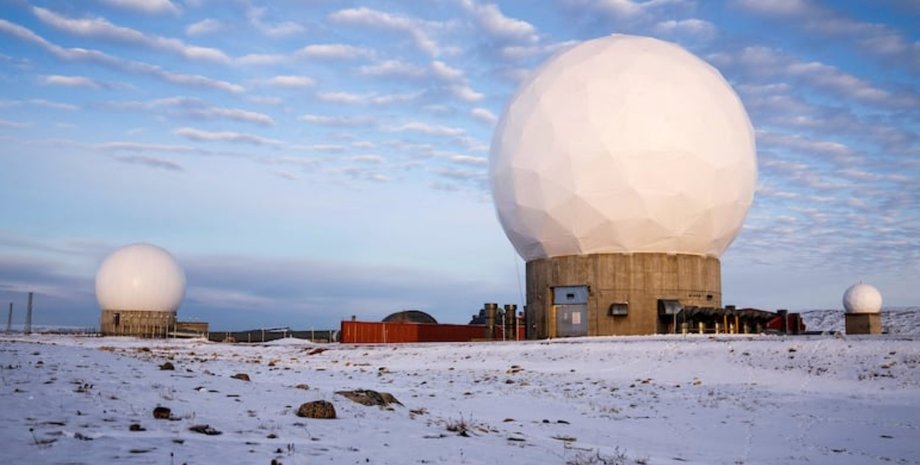 космическая база Питуффик