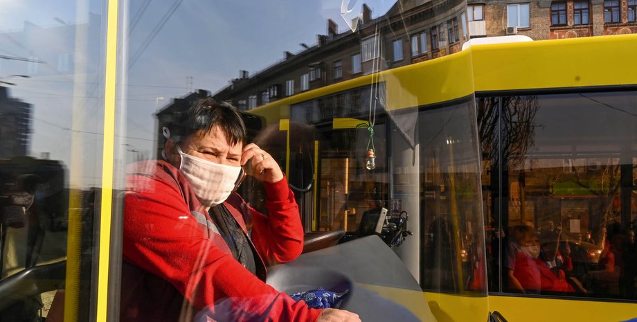 прививка от COVID-19, водитель автобуса, пандемия