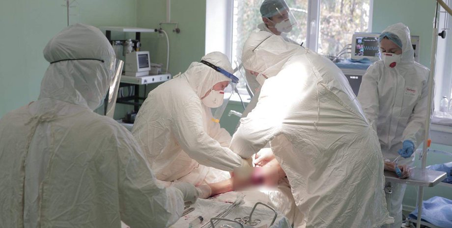 Операція в клініці