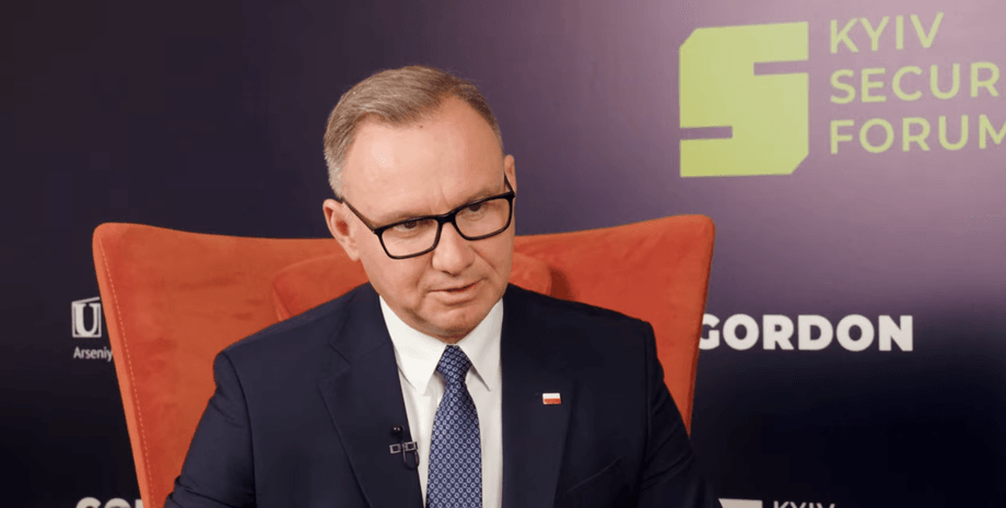 Дуда заявил, что Зеленский остался в Киеве и поддержал оборону Украины
