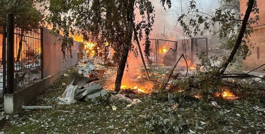 Київ, пожежа війна, ракетна атака, фото