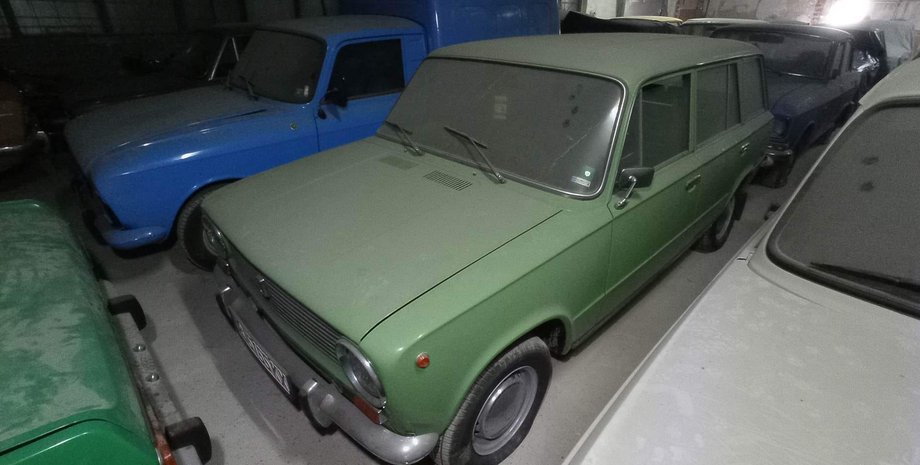 коллекция авто, ретро-авто, советские авто, ВАЗ-2101, ГАЗ-13 Чайка, Волга ГАЗ-21, Волга ГАЗ-24