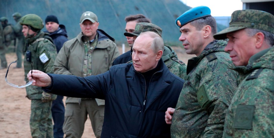 Володимир Путін і російські військові Володимир Путін, російські військові, ЗС РФ, війна, Україна, фото