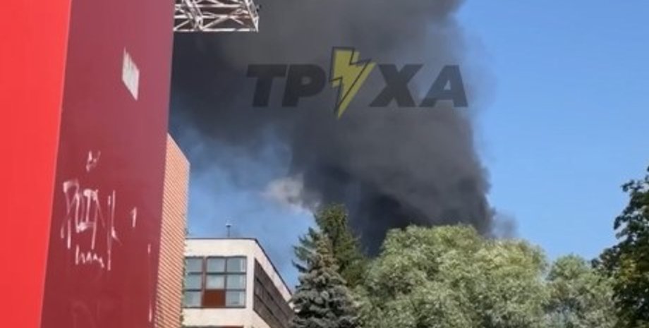 столб дыма, столб дыма Киев, пожар Киев, Кличко о пожаре, ЧП в Киеве, Киев взрыв и пожар, новости Киева