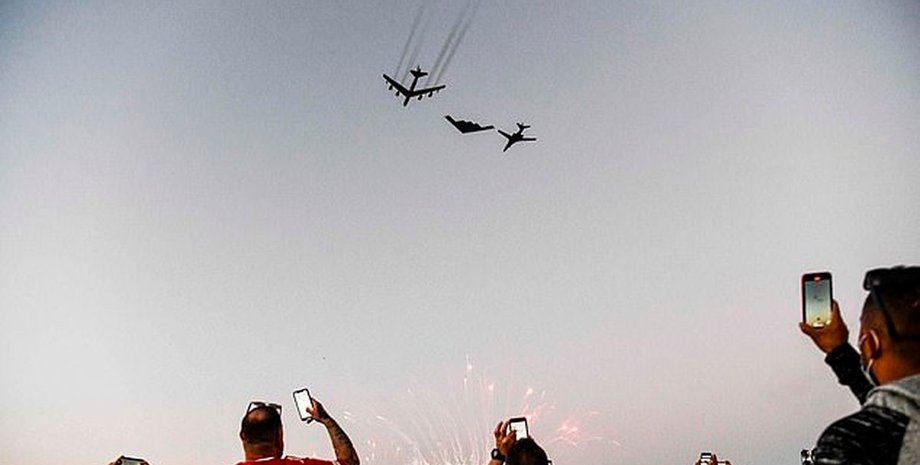 ВВС США, бомбардировщики, стадион, Super Bowl LV,