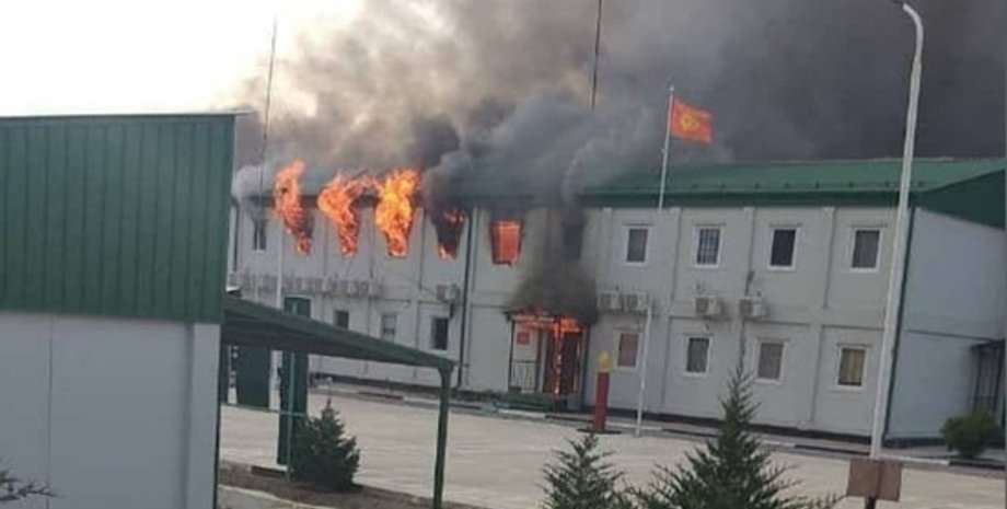 Киргизстан, Таджикистан, Вооруженный конфликт, Конфликт, Граница, Поджег, Село