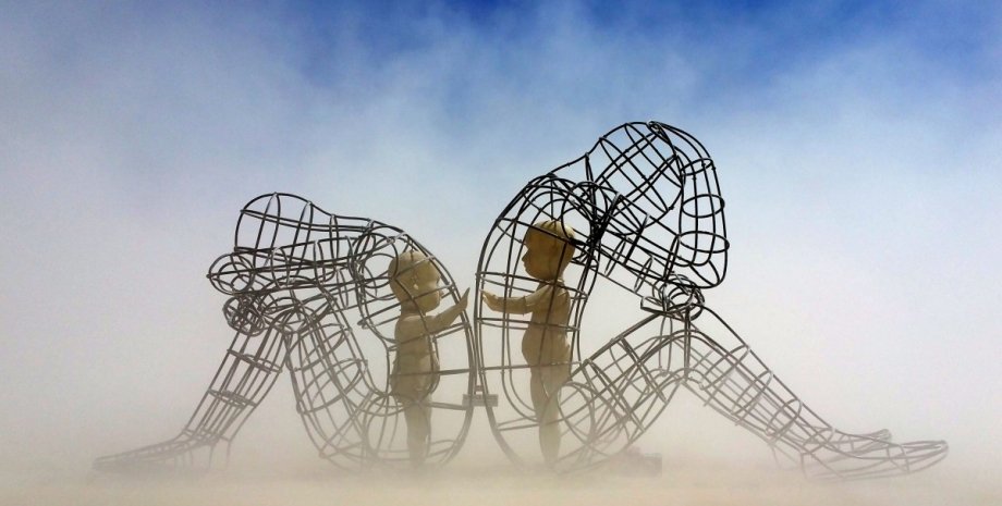 Скульптура Александра Милова "Любовь"  / Фото: lb.ua
