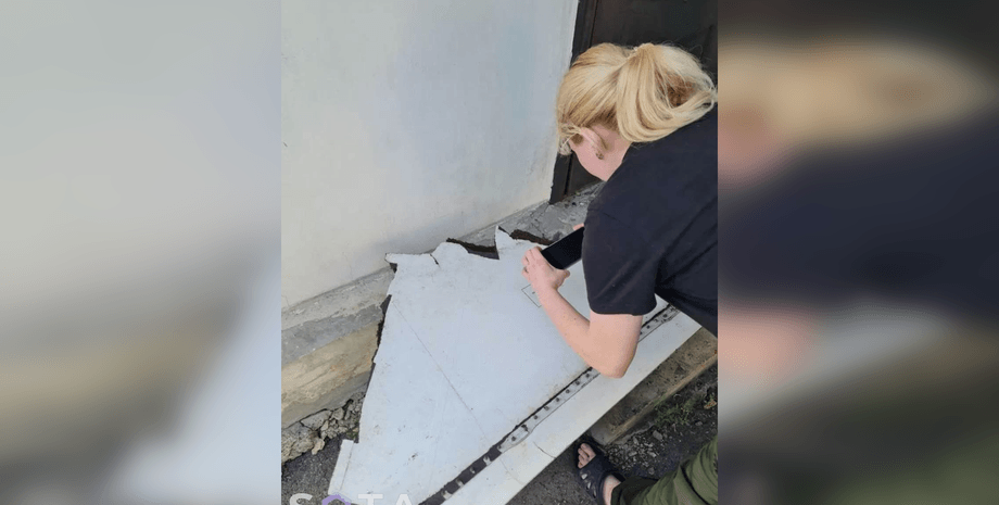 боїнг фрагмент, боїнг уламок, фрагмент літака, боїнг авито, боїнг MH17, рейс MH17