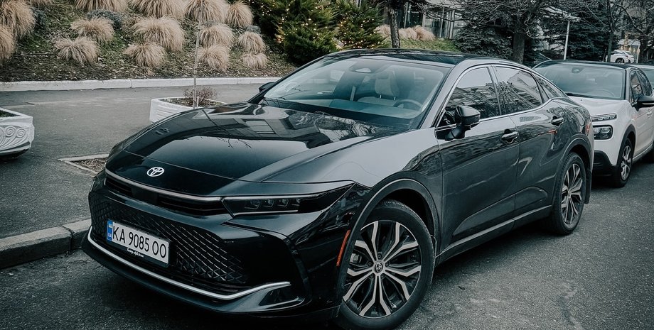 новая Toyota Crown, Toyota Crown, Toyota Crown 2023, седан Toyota Crown 2023, седан Toyota Crown