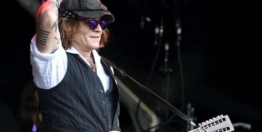 Джонні Депп перебрався до села в Англії