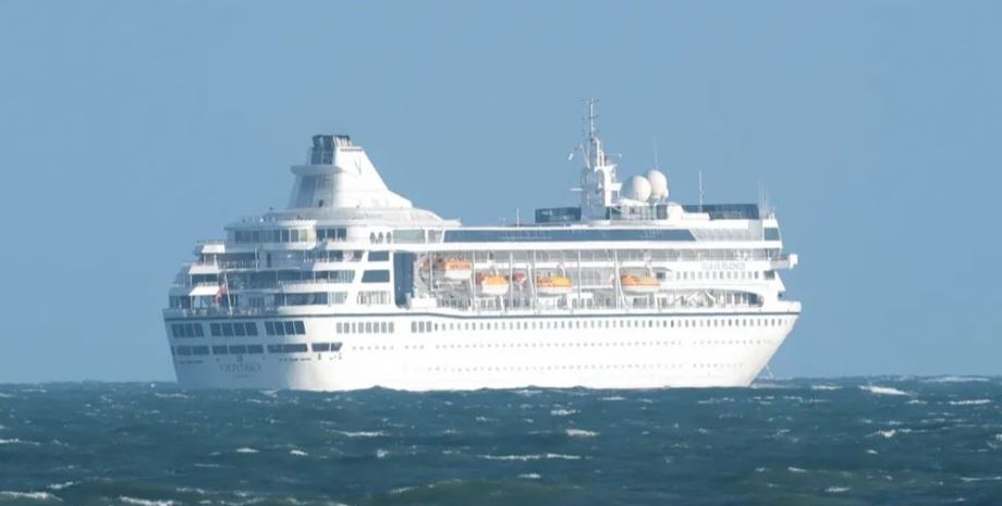 Круизный лайнер Одиссея вернулся в порт через несколько часов после отплытия, фото, курьезы, скандал
