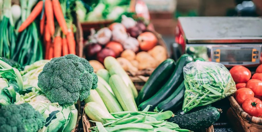 ринок, продаж овочів, овочі на ринку, капуста, баклажани