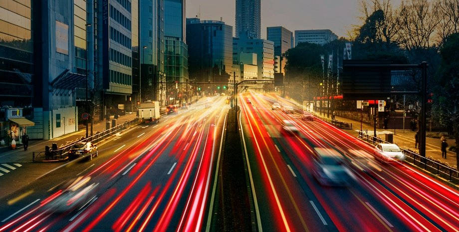 Движение автомобилей по проспекту