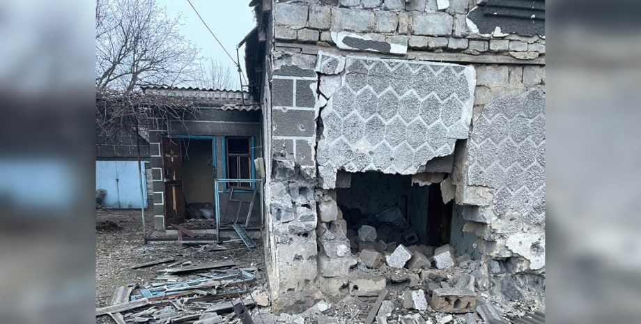 Последствия недавних обстрелов в Донецкой области