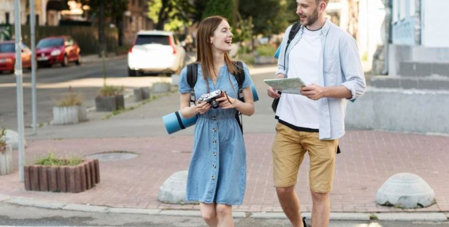 Пара познакомилась на улице города и впоследствии обручилась, странные случаи из жизни, отношения, курьезы