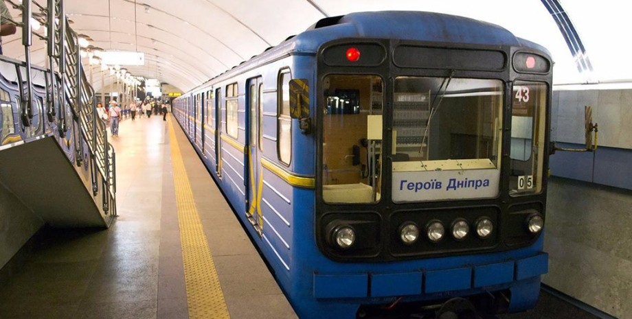 Метро Киев метрополитен поезда оплата проезд общественный транспорт