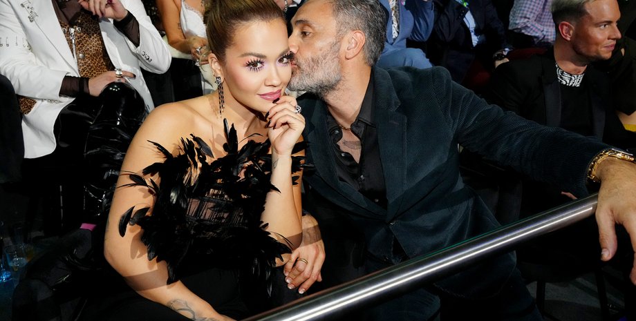 Тайка Вайтити, Рита Ора, помолвка, помолвка на рождество