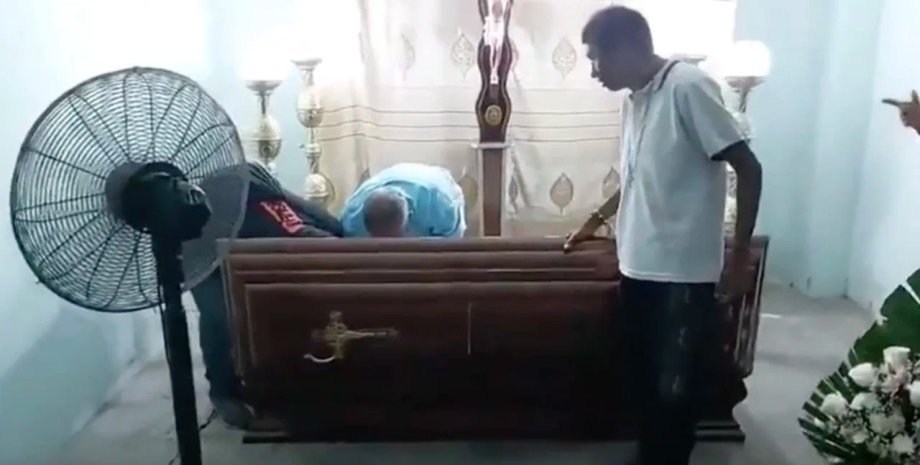 новини світу, новини еквадору, жінка ожила на похороні, ожила