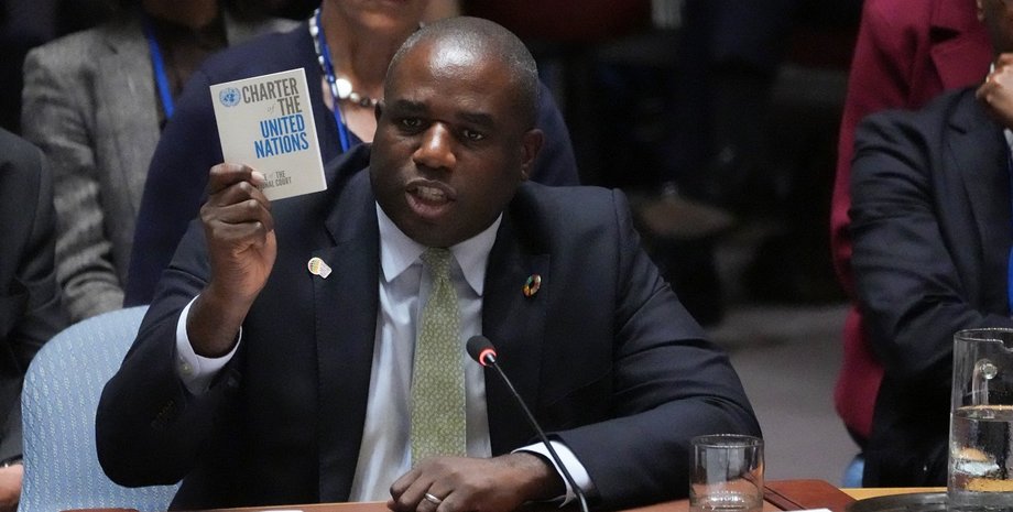 Девід Леммі, таксі, таксист, глава МЗС, глава МЗС Великої Британії