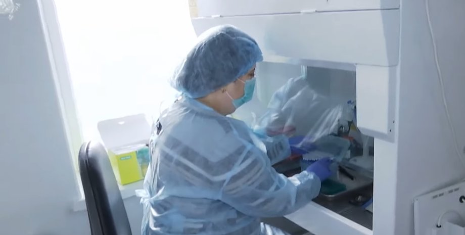 Врач, ученые, коронавирус, анализ