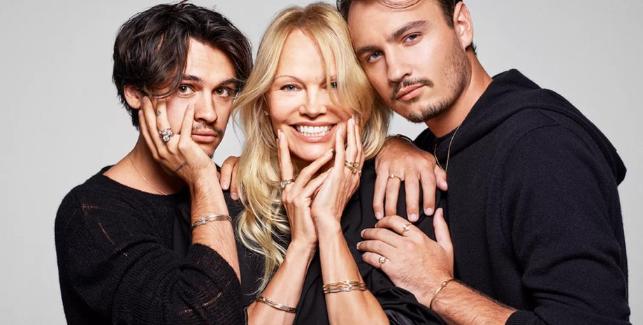 Памела Андерсон сиқырды сорады