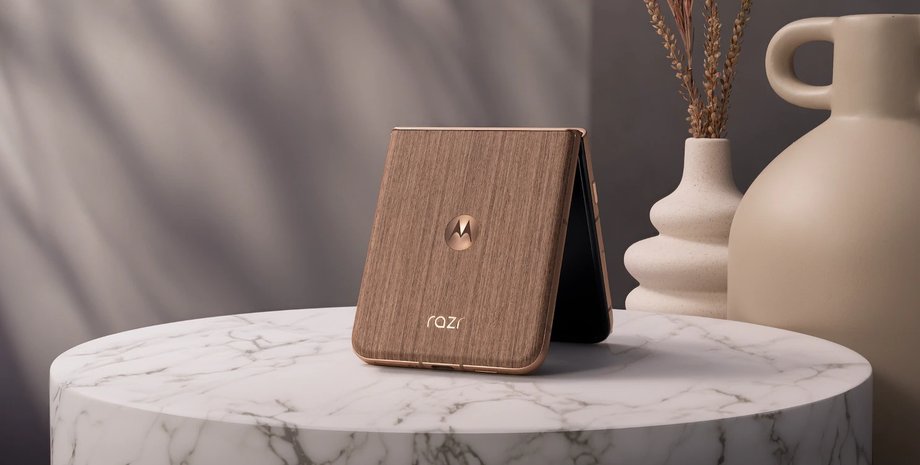 складной смартфон Motorola