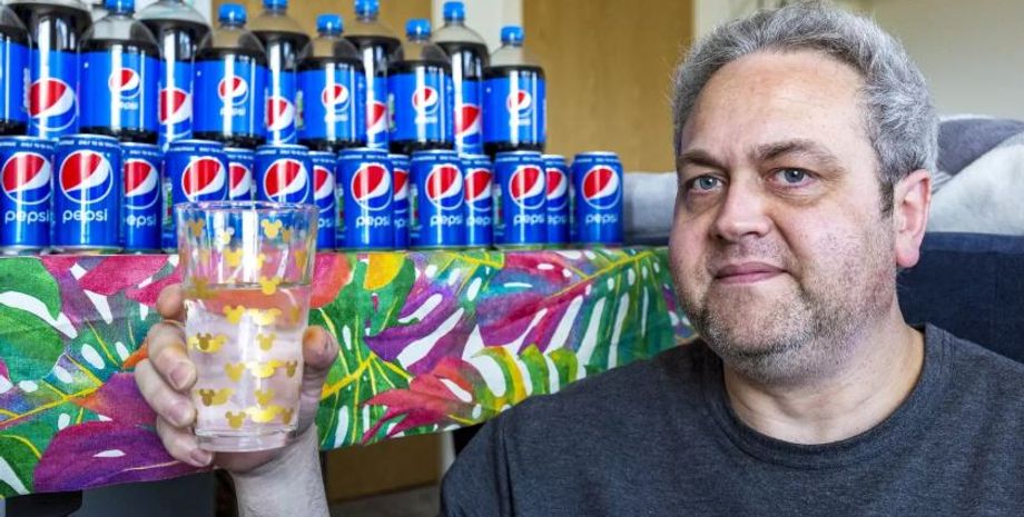 Мужчина на протяжении 20 лет ежедневно пил газированные напитки, что произошло с его внешностью и организмом