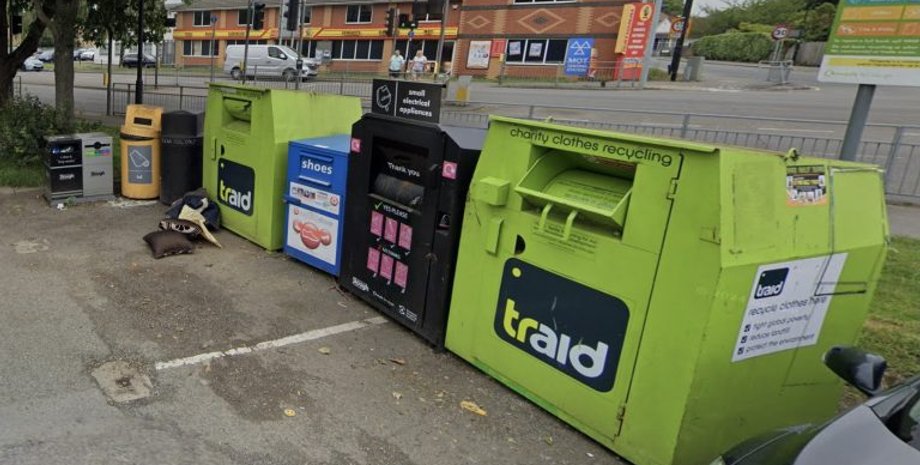 в Британии наказывают людей за пожертвование одежды