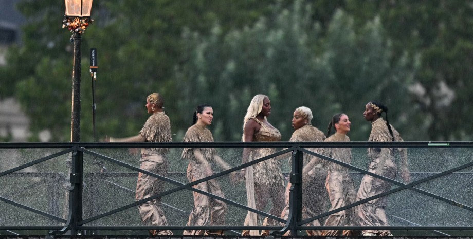 Ая Накамура Ая Накамура, танцоры, мост, фонарь