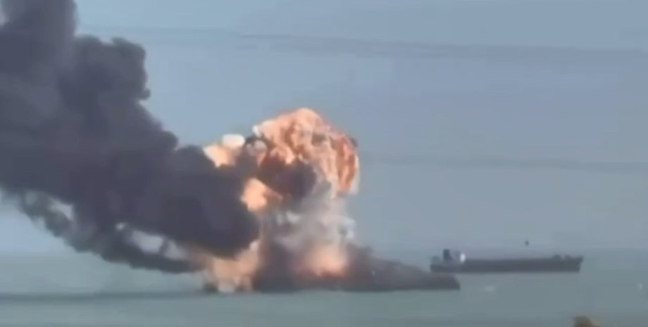 Пожар на корабле Ирана после возможного удара США