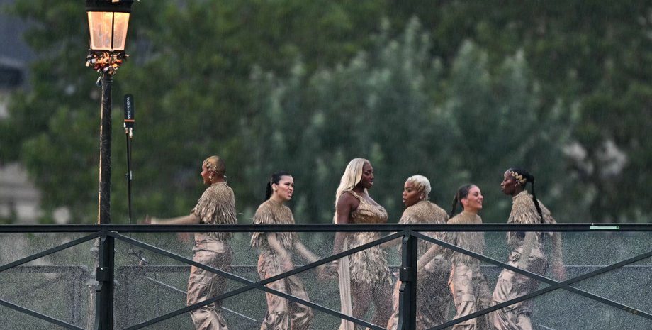 Ая Накамура, танцоры, мост, фонарь