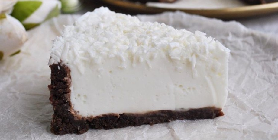 Кокосовый торт без выпечки с печеньем: рецепт - Лайфхакер