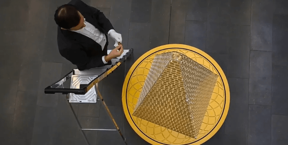 ялинка з чистого золота