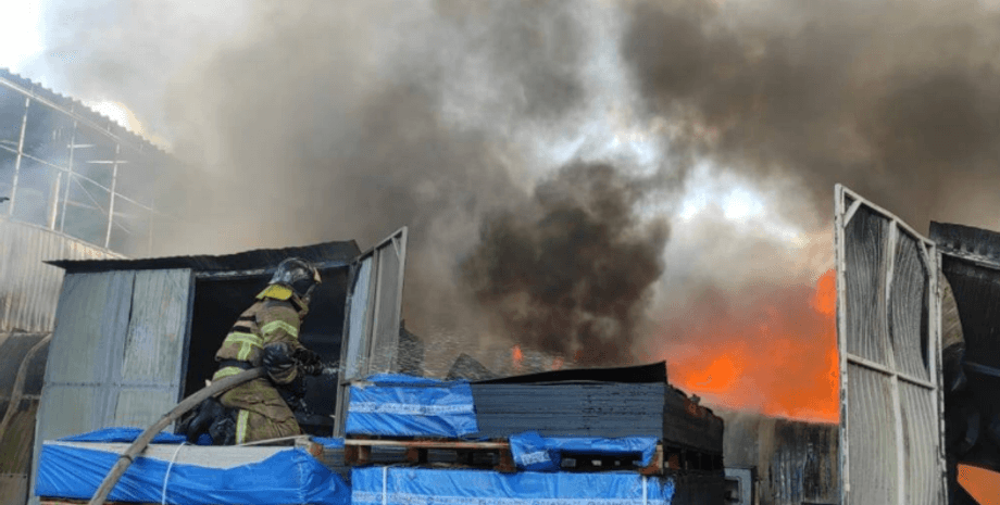 пожар, огонь, спасатель