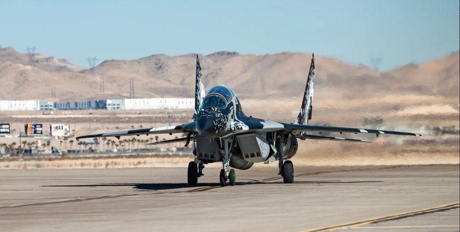 Самолет МиГ-29