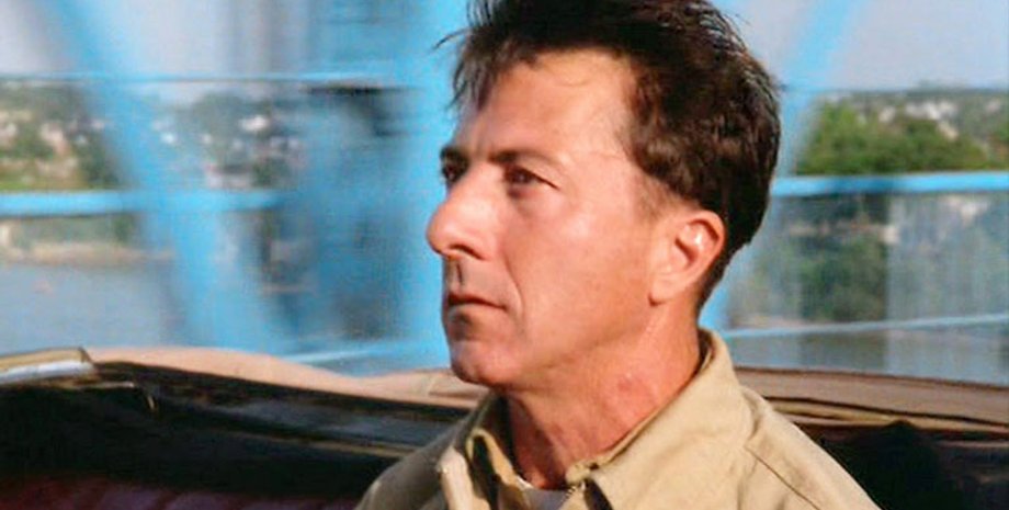 Кадр из фильма "Человек дождя"