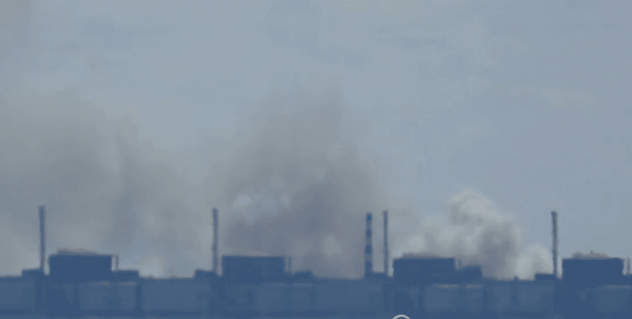 На Запорожской АЭС заметили огромный столб дыма: что известно на данный момент