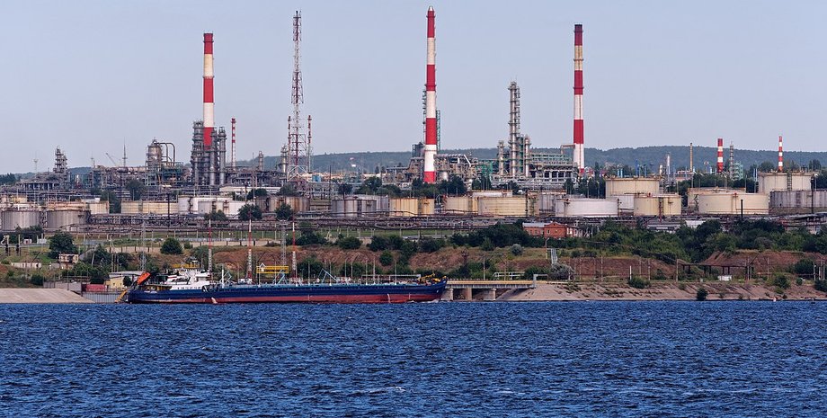 Атака на  російські НПЗ